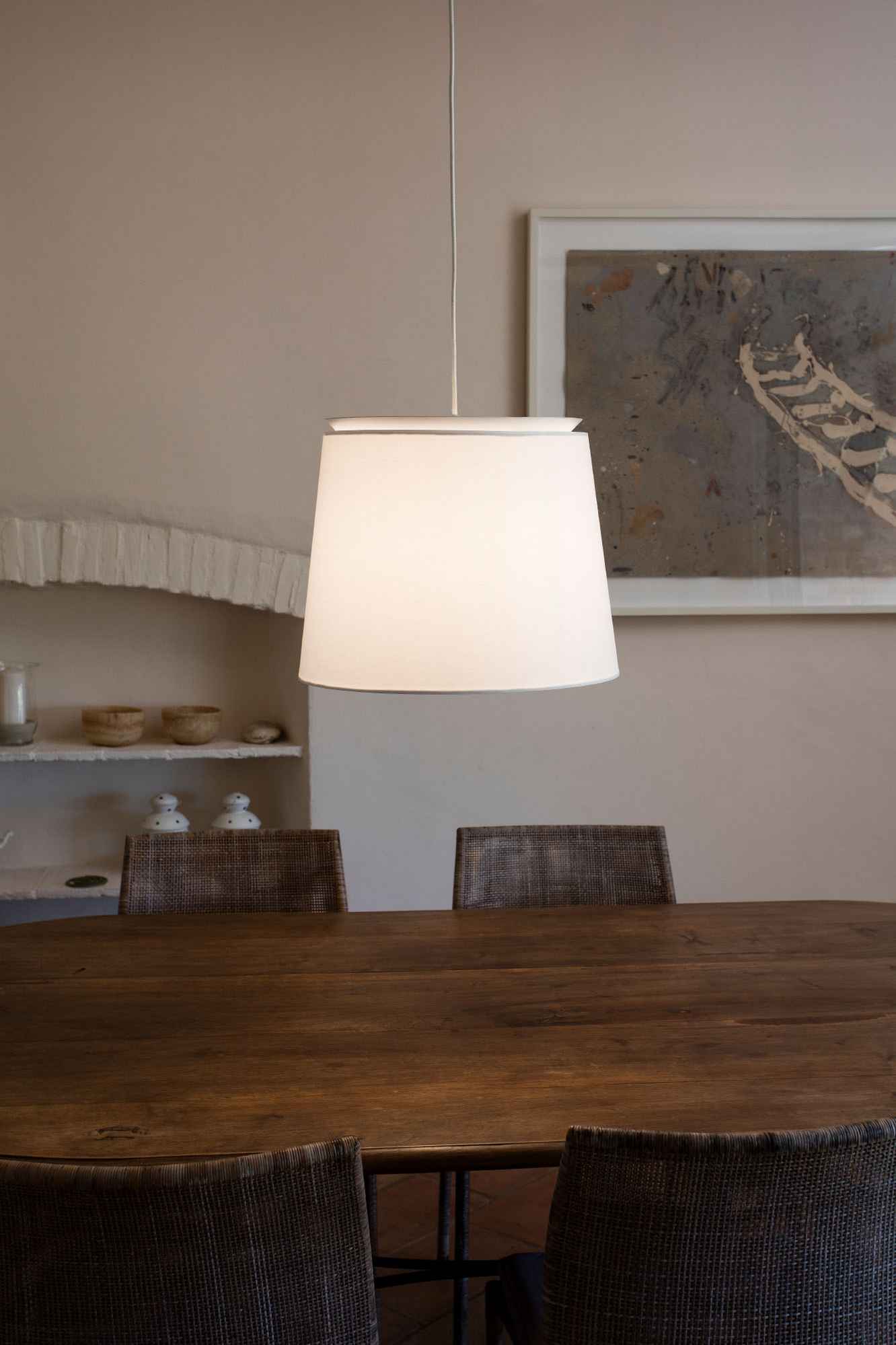 Suspension SAVOY blanche, une pièce unique qui sublime chaque intérieur avec élégance