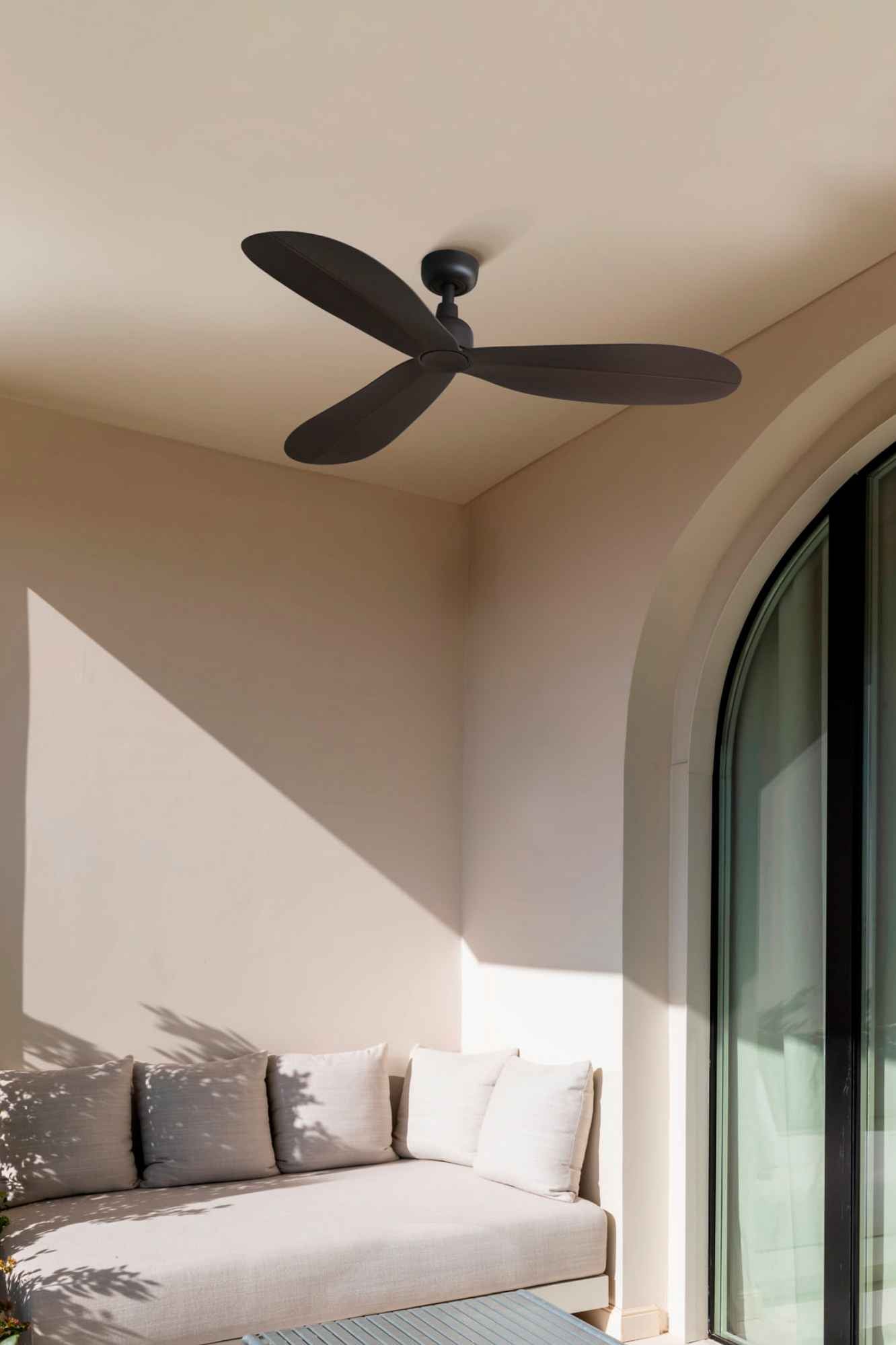 Découvrez le Ventilateur de Plafond Extérieur PALMA - Un Souffle de Fraîcheur pour Votre Extérieur